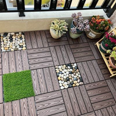 저항하여서 노화하는 중공 플라스틱 데킹 이사회를 꾸미는 300X300MM 갈색인 WPC DIY